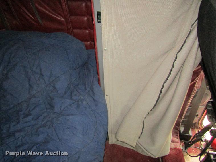 image for item DC4306 2000 Peterbilt 379 semi truck