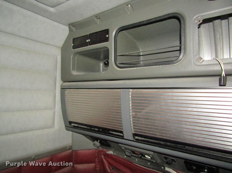 image for item DC4306 2000 Peterbilt 379 semi truck