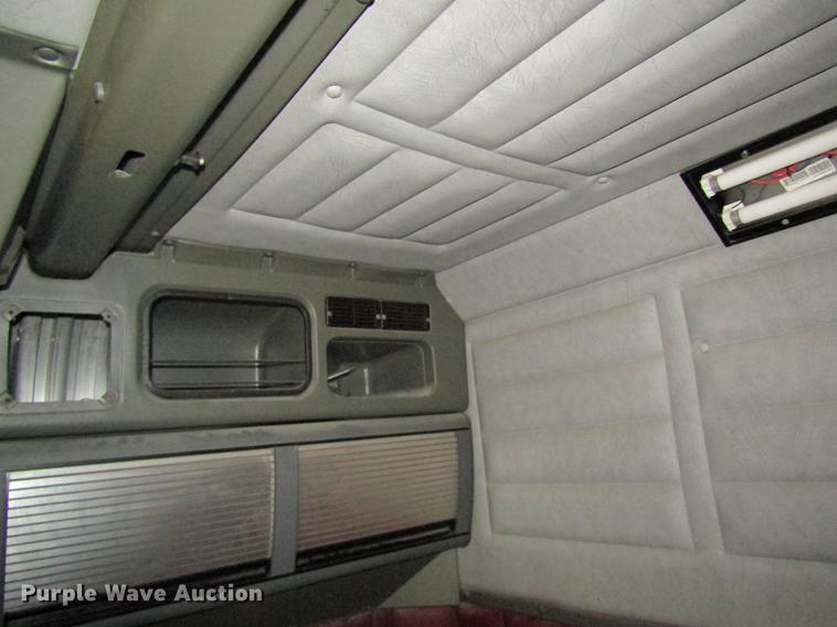 image for item DC4306 2000 Peterbilt 379 semi truck