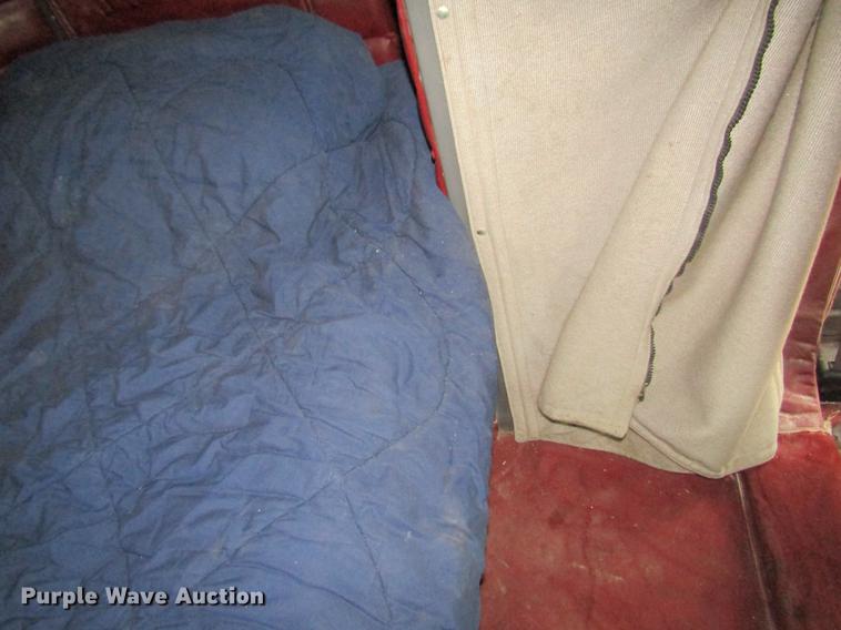 image for item DC4306 2000 Peterbilt 379 semi truck