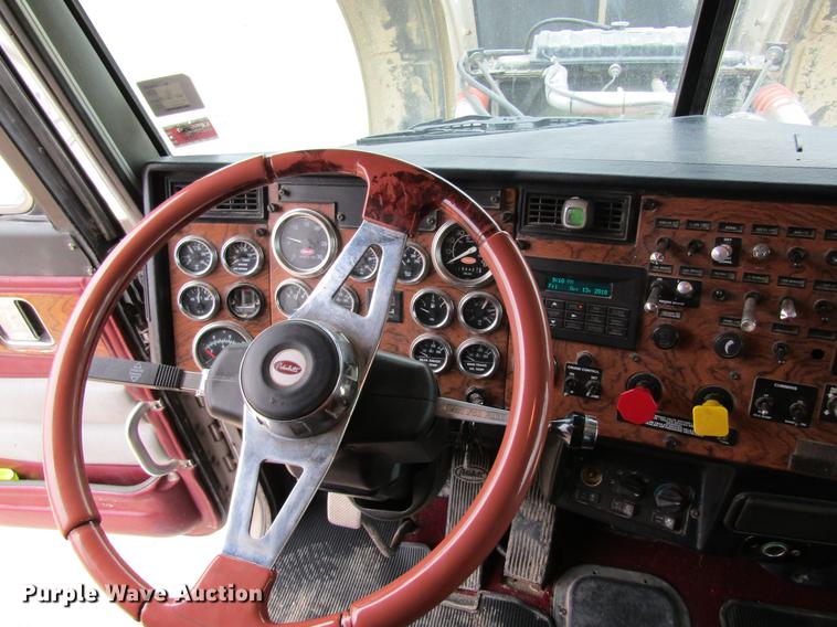 image for item DC4306 2000 Peterbilt 379 semi truck