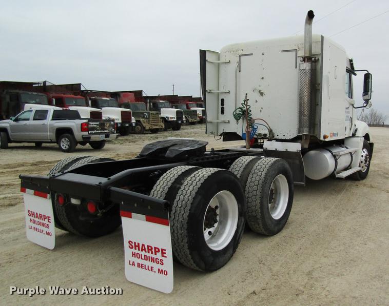 image for item DC4307 2007 Freightliner Columbia semi truck