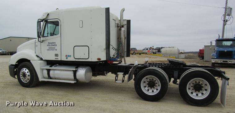 image for item DC4307 2007 Freightliner Columbia semi truck