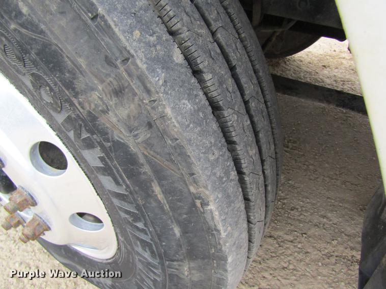 image for item DC4307 2007 Freightliner Columbia semi truck