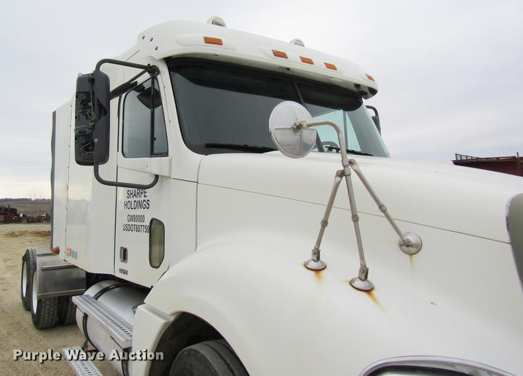 image for item DC4307 2007 Freightliner Columbia semi truck