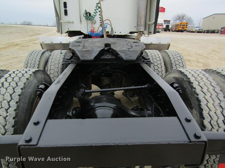 image for item DC4307 2007 Freightliner Columbia semi truck