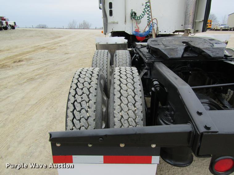 image for item DC4307 2007 Freightliner Columbia semi truck