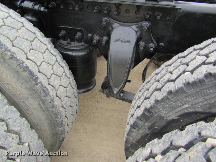 image for item DC4307 2007 Freightliner Columbia semi truck