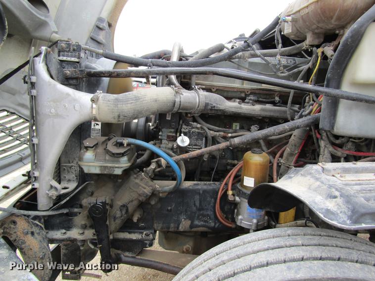 image for item DC4307 2007 Freightliner Columbia semi truck