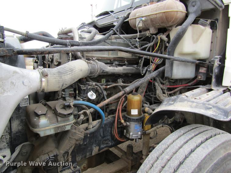 image for item DC4307 2007 Freightliner Columbia semi truck