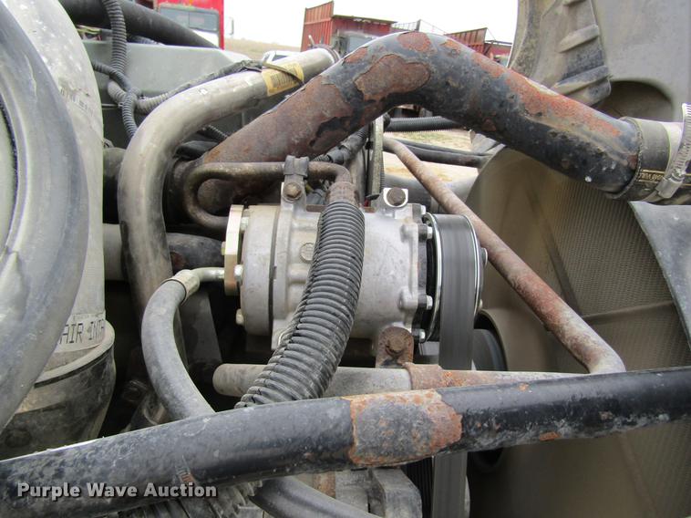 image for item DC4307 2007 Freightliner Columbia semi truck