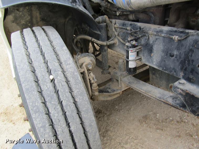 image for item DC4307 2007 Freightliner Columbia semi truck