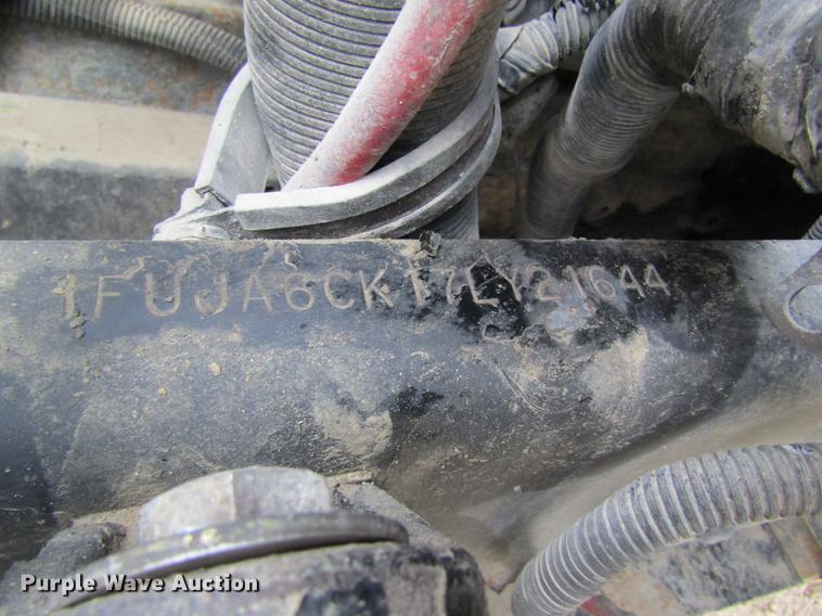 image for item DC4307 2007 Freightliner Columbia semi truck