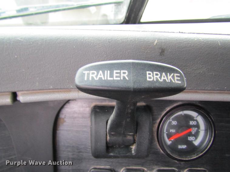 image for item DC4307 2007 Freightliner Columbia semi truck