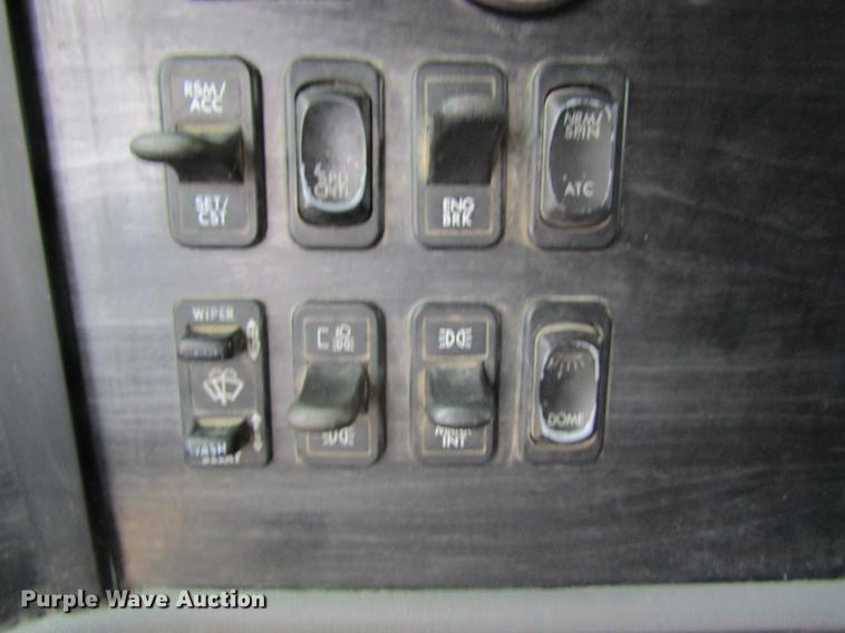 image for item DC4307 2007 Freightliner Columbia semi truck