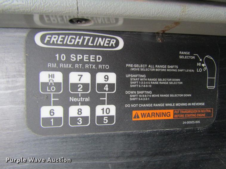 image for item DC4307 2007 Freightliner Columbia semi truck