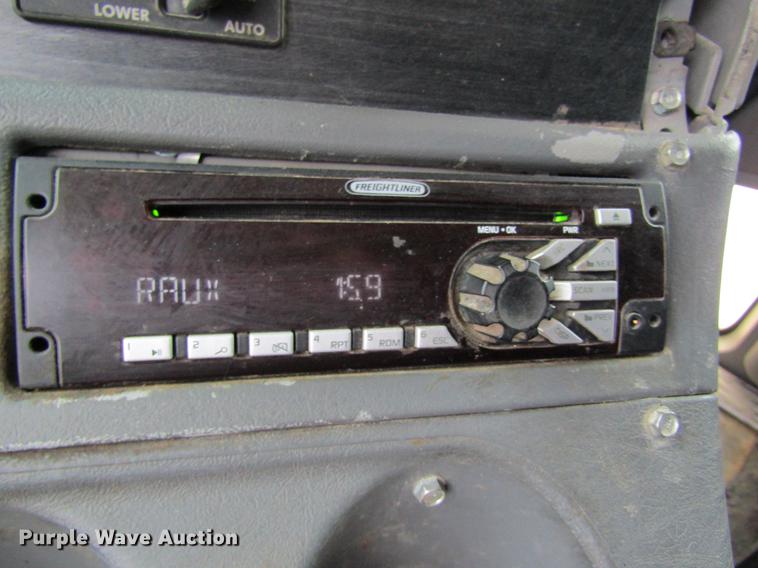 image for item DC4307 2007 Freightliner Columbia semi truck