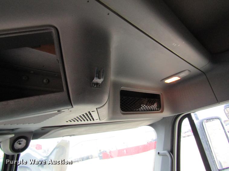 image for item DC4307 2007 Freightliner Columbia semi truck