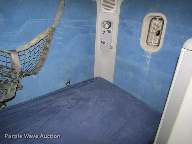 image for item DC4307 2007 Freightliner Columbia semi truck