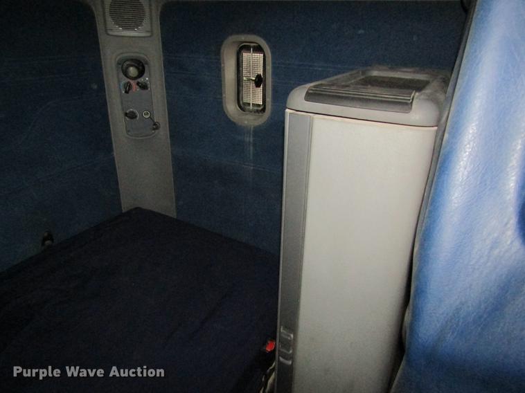 image for item DC4307 2007 Freightliner Columbia semi truck