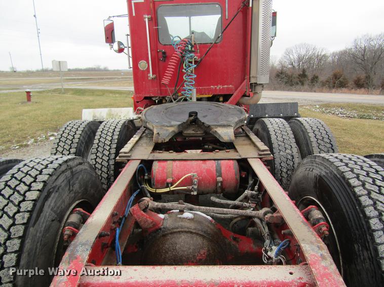 image for item DC4314 1998 Freightliner FLD120 semi truck