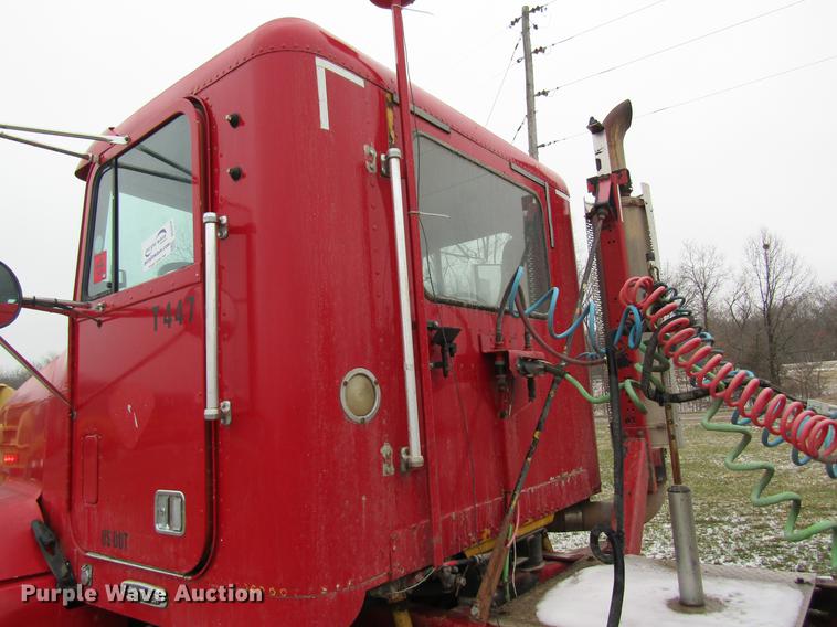 image for item DC4314 1998 Freightliner FLD120 semi truck