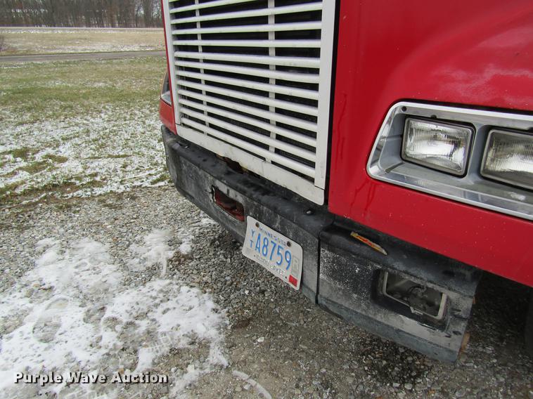 image for item DC4314 1998 Freightliner FLD120 semi truck