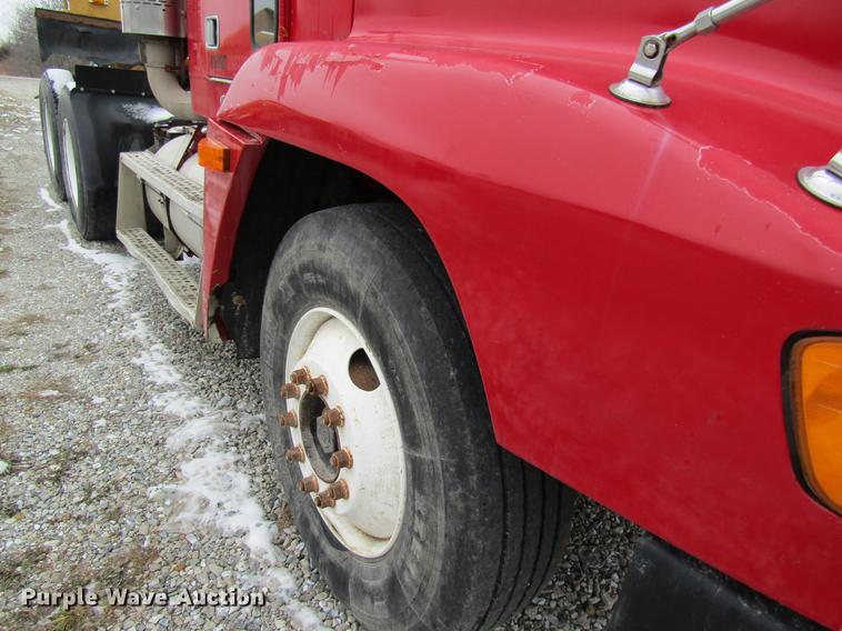 image for item DC4314 1998 Freightliner FLD120 semi truck