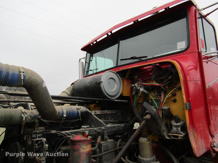 image for item DC4314 1998 Freightliner FLD120 semi truck