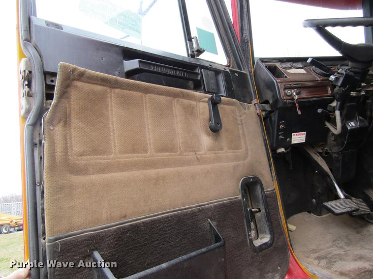 image for item DC4314 1998 Freightliner FLD120 semi truck