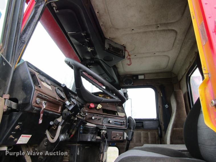 image for item DC4314 1998 Freightliner FLD120 semi truck