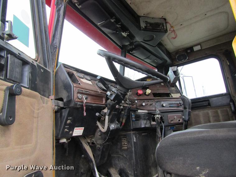 image for item DC4314 1998 Freightliner FLD120 semi truck