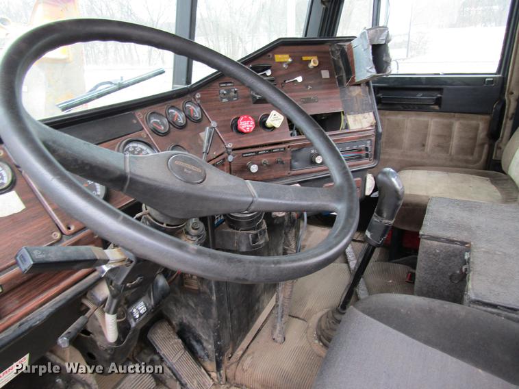 image for item DC4314 1998 Freightliner FLD120 semi truck