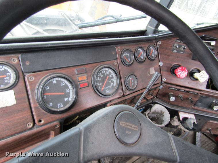 image for item DC4314 1998 Freightliner FLD120 semi truck