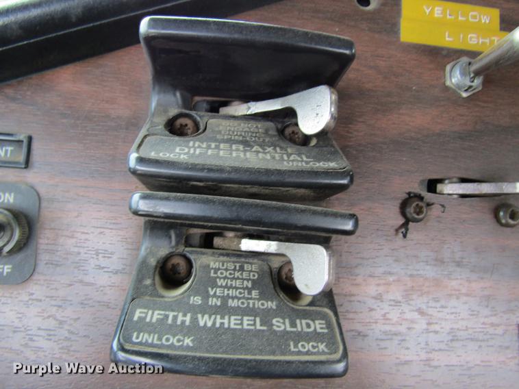 image for item DC4314 1998 Freightliner FLD120 semi truck