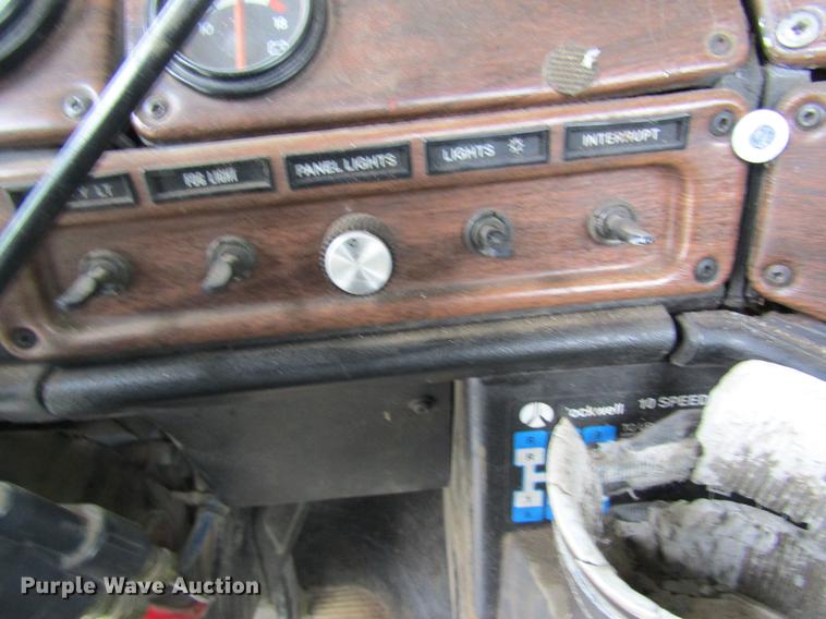 image for item DC4314 1998 Freightliner FLD120 semi truck