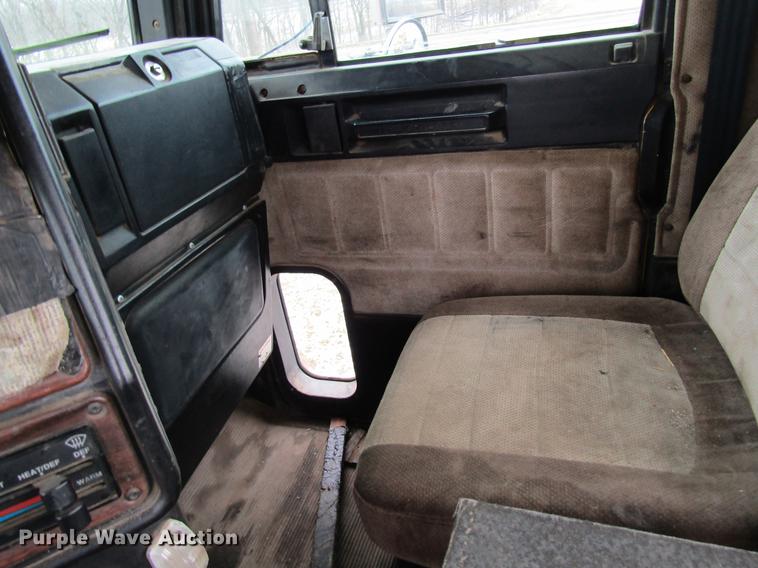 image for item DC4314 1998 Freightliner FLD120 semi truck