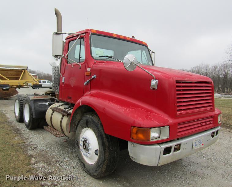 image for item DC4315 1997 International 8200 semi truck