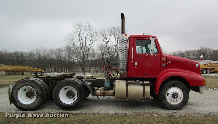 image for item DC4315 1997 International 8200 semi truck