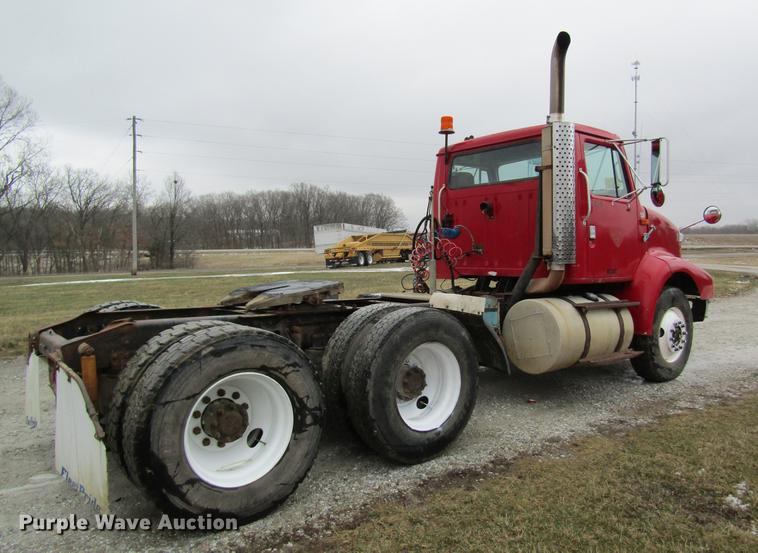 image for item DC4315 1997 International 8200 semi truck