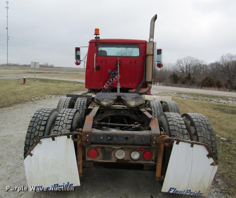 image for item DC4315 1997 International 8200 semi truck