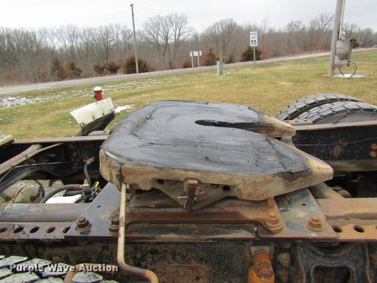 image for item DC4315 1997 International 8200 semi truck