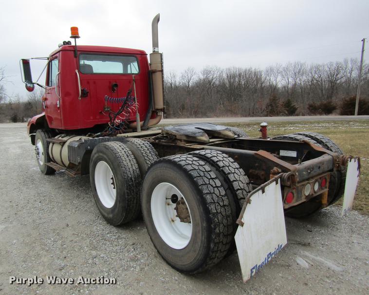 image for item DC4315 1997 International 8200 semi truck