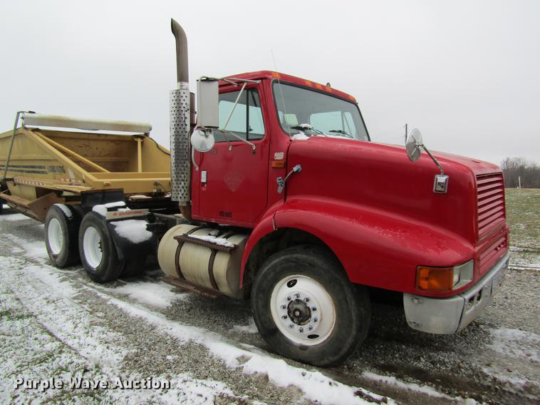 image for item DC4315 1997 International 8200 semi truck