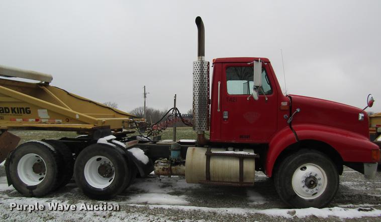 image for item DC4315 1997 International 8200 semi truck