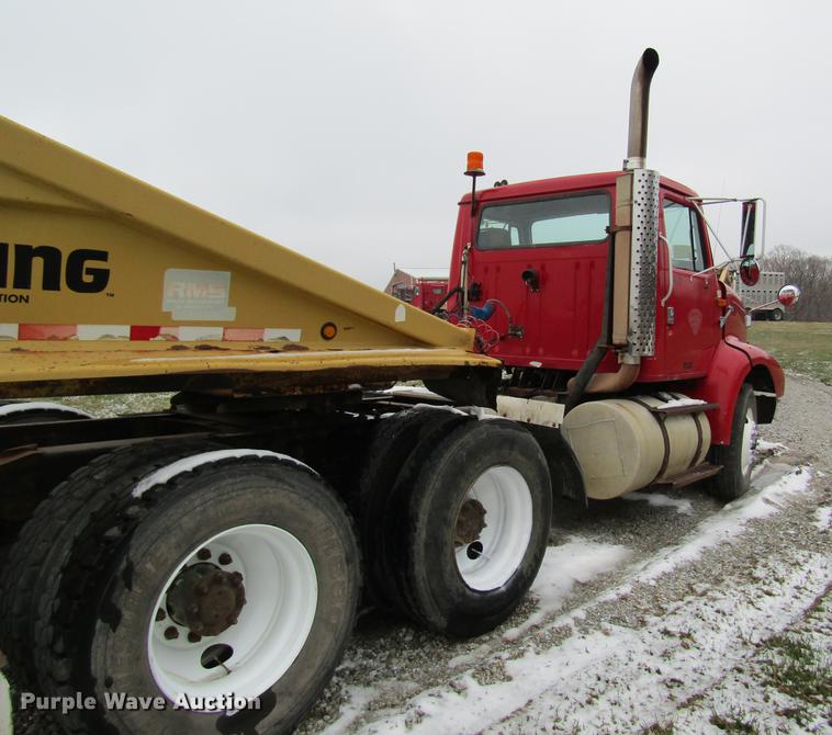 image for item DC4315 1997 International 8200 semi truck