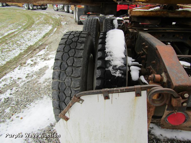 image for item DC4315 1997 International 8200 semi truck