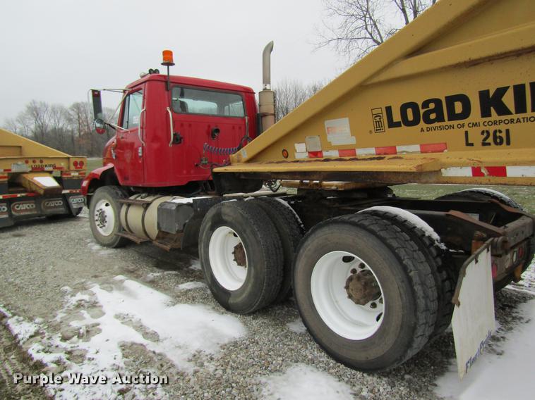 image for item DC4315 1997 International 8200 semi truck