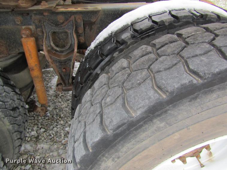 image for item DC4315 1997 International 8200 semi truck