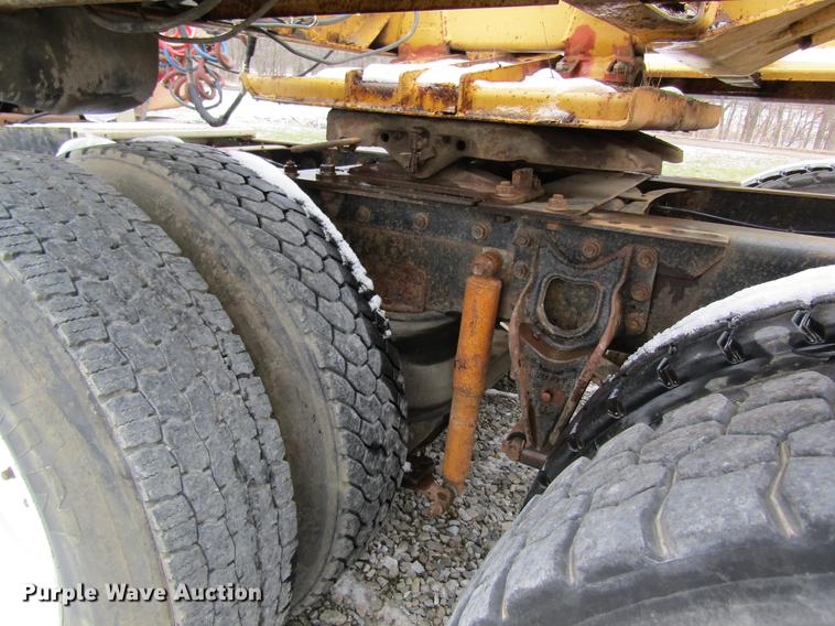 image for item DC4315 1997 International 8200 semi truck